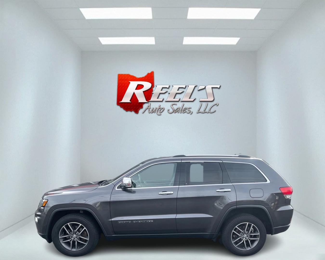 2017 Gray /Black Jeep Grand Cherokee Limited 4WD (1C4RJFBG9HC) with an 3.6L V6 DOHC 24V engine, 8A transmission, located at 547 E. Main St., Orwell, OH, 44076, (440) 437-5893, 41.535435, -80.847855 - Photo#13